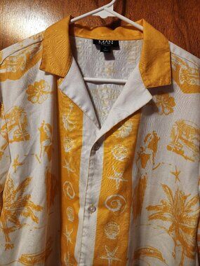 Men's Medium Boohoo MAN Yellow/White Seashell Print Hawaiian Short Sleeve Shirt
